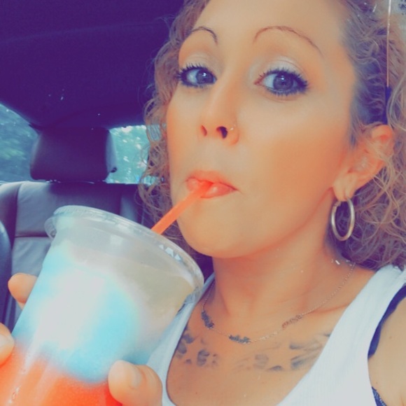 Meet your Posher, Nikki - Picture 3 of 4